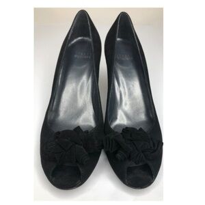 Stuart Weitzman Peep-Toe Ruffle-Bow Heels
Sz 7.5